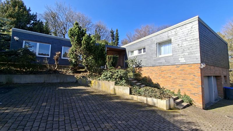 Freistehendes Einfamilienhaus mit Wellnessbereich, Büroanbau in Ennepetal
